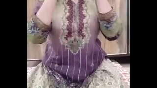 ���ામવાળી બાઈ કાલ્પનિક સાચું આવે છે