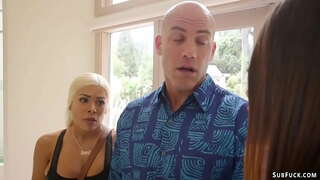 ���ड़े स्तन गोरा चरण माँ Luna स्टार हो जाता है उसके नए प्रेमी भाड़ में जाओ तो उसके संबंधों गोथ किशोर Avi प्यार और waxes उसके