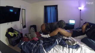 ���ික් sneaks ලකුණු මත ඇගේ පෙම්වතා එන්න මගුලක්ද