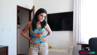 Min styvsyster bara inte sluta slå på mig tills jag satte henne på hennes fyror och att knulla tajt sörplande fitta till orgasm - Kylie Foxxx