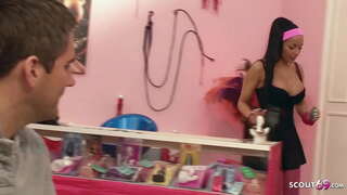 ציצים גדולים, נחמד התחת לטינה נוער עבד קשה כדי זין על העבודה