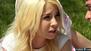 Teen nighean [f] fucked tèid cha mhòr sa ghàrradh a-muigh