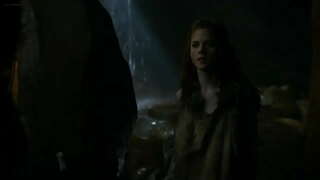 ���िंहासन के खेल से जॉन स्नो अपने कौमार्य खो देता है