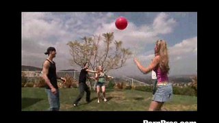 Hoàng Hôn Chơi Và Tháo Quả Bóng