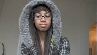 симпатичний азіатський підліток дрочить ногами