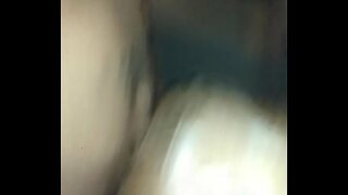 TIANICA रायबरेली प्रस्तुत करने के लिए बड़े स्तन चूसना और कुत्ते शैली