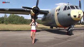 Eroberlin nagtatanghal ng Monika Benz Ground Control sa aleman Airport