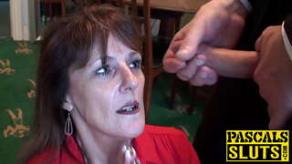 Razvezane zrela dama Pandora uživa ob podrejeni spol