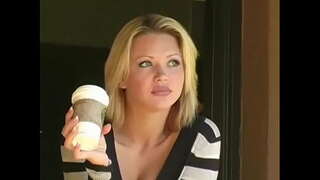 سویتلانہ لچکدار سنہرے بالوں والی