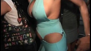 Recoger las chicas en el club