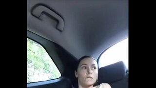 ער קומס אין די מאַשין