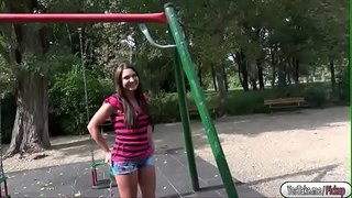 ���्रिस्टीना नकदी के लिए जनता में गड़बड़ कर दिया