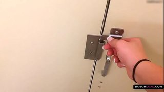 Mile high club brunette kut greep &amp;amp; grote natuurlijke tieten