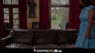 ���ిల్ఫ్ అడుగు Mom &amp;amp; చిన్న సవతి భాగస్వామ్యం Orgasms