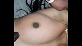 Maheswari አጋዥነት እና armpit ላይ እያከናወኑ ነው