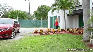 Papa ug gamay nga compeer sa anak nga mga babaye chum xxx Siya walay pagpili apan sa