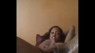 ���ानी गिरने से धारा निकलना