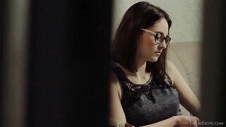 ���ິແມັ spying ກ່ຽວກັບ Sade ທະເລ