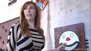 Amilotxak erraldoi redhead Lauren Phillips bota sotoan eta talde handi dicks guys beltza eta zuria direnak fucked bere eztarria
