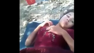 ���ില്ലേജ് കൗമാരം outdoor നിറഞ്ഞു