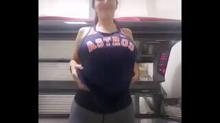 παλιό σκύλα και busty