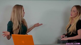 Madivin Ajan te resevwa kenbe pa yon sexy espyon