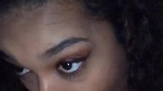 PRIETENA ARE ALB PULA MARE &amp;amp; SOARBE-L ÎN JOS