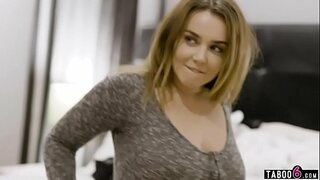 ���ිශාල පියයුරු couchsurfer කිරීමට උත්සාහ සොරකම් සිට මිනිහා සත්කාරක ඇය