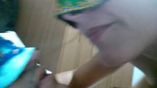 Uylangan ayol erkakning og&#039;ziga tupurib, uni yutib yuboradi