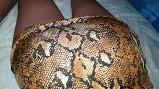 ���ันนี้วันอาทิตย์ลูกพี่ลูกน้องฉันมาถึงบี. และกับชุด