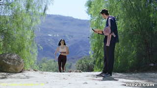 ���ाळा केस असलेला खेळात तरूणी लिंग येत प्रशिक्षक