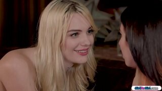 سمراء تبحث عن الريموت ويسألها شقراء عن بعد إذا كانت تعرف أين هو.جميع عارية وقالت انها يستدير مع جهاز التحكم عن بعد في بلدها الحمار.كل جزء إلى تخفيف لها حتى و هي يغوي بها.أنها قبلة و هي بلعق فرجها قبل facesitting لها