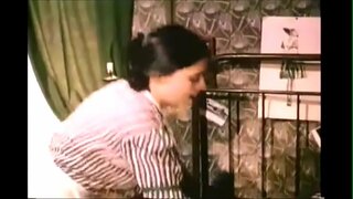 подросток занимается сексом