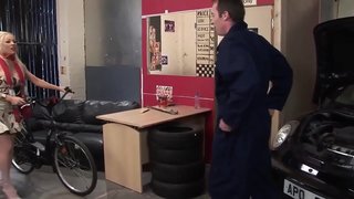 ���ोई पैसे के साथ सिंड ट्रोइया सींग का बना एमआईएलए प्रकृति में भुगतान करता है खुद को सब कुछ करते हैं