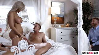 Муженек тӹшлен, кыце сӹлнӹн пашкуды вӓтӹ элла трахать