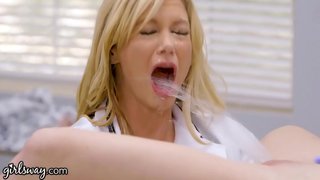 Adolescent Squirts Tot Hot &amp;amp; Guineu Lesbianes Metge