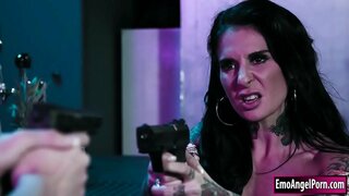 Blondīne fib aģents rokturi ļauno tiki bar īpašnieks.Puisis, viņa izmanto kā vāciņu, lai nokļūt bārs ir traks, viņa izmanto viņu.Viņa var rūpēties par to, ka, ļaujot viņam viņu izdrāzt.Viņa sucks viņu pirms izjādes gailis