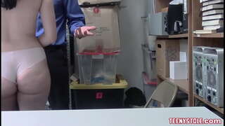 Mahagaga tits sy mahatalanjona boriky brunette teen mahazo fucked ao amin&#039;ny birao amin&#039;ny alalan&#039;ny mpanao kolikoly ny polisy