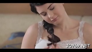 ���ပ်ငယ်ရွယ်ဆံရပ္ျ L။ အောင်သည်သူမ၏ပထမဦးဆုံးဆှဗီဒီယို