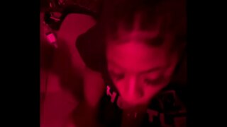 Негритянский Инҷиқиҳои сливает ман Би-би-си дар пушти ҳуҷраи студияи