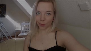 ���ხალგაზრდა საკმაოდ არის და sprayed