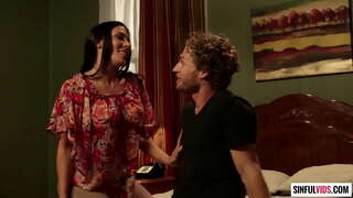 Tug'yonga ketgan qoramag'iz Rachel Starr qattiq hassasini uchramoqda 69 holatda oldin jizz bilan sepiladigan oladi