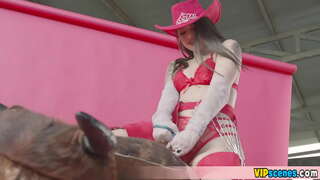 ���ுயற்சிக்கிறது கையாள பெரிய காயி or மாங்கா அவரது BF