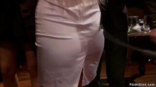 ���ोरा, milf लाता है आकर्षक के साथ बड़े स्तन सुनहरे बालों वाली Riley इवांस में जनता पार्टी और उसके झुके टेबल पर गड़बड़ कुत्ता