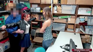 نوجوانوں چرا رہا ہے اور اس کے ایشیائی ماں کو بچاتا ہے اس سے جیل جانے.چھوٹے چھاتی کے افسران لنڈ اور وہ اس کے طور پر اس کی ربیبہ سے دیکھتا ہے