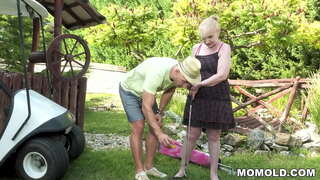 Piedauzīga nobriedis dāma Nanney ir jāšanās ar ragveida dude