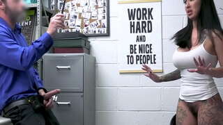 Shoplyfter aplicadas lily pista para mamar pau