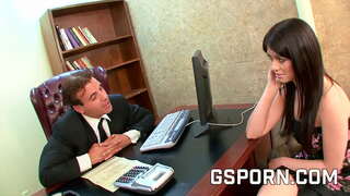 Сексуальную милфу секретаршу брюнетку катгый трахнули спермой бу зат