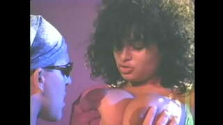 ȧ�质的家伙在乱搞的太阳镜放荡的乌婊子硬盘在她的毛茸茸的婊子