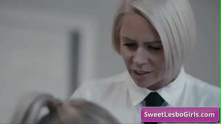 Ceas obraznice tanar si matura lesbiene bucurându-se adânc în fundul si pasarica sex cu degetul de lungă durată punctul culminant în birou